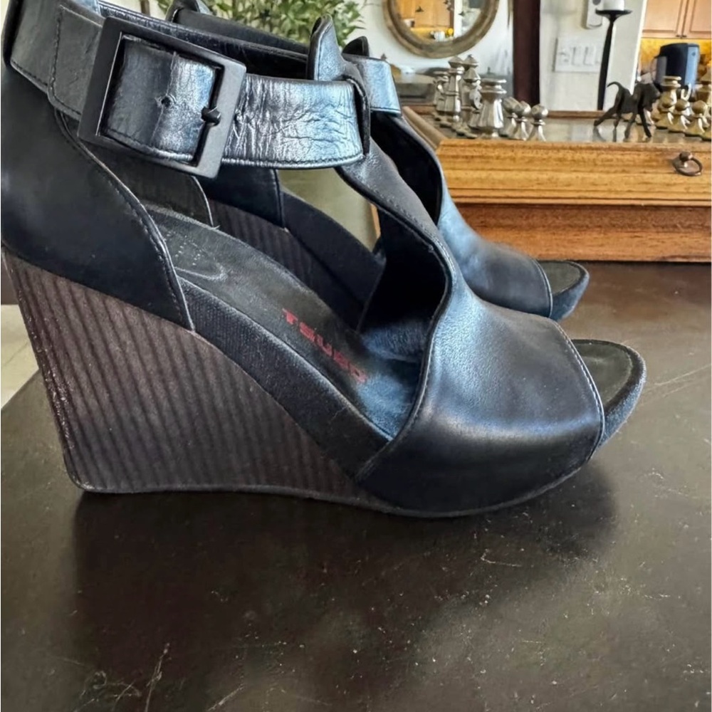 Tsubo Black Wedge Sandals